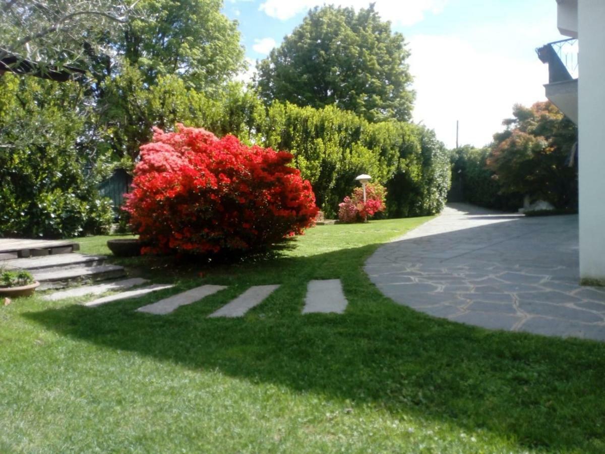 Villa Alice Lesa Exteriör bild